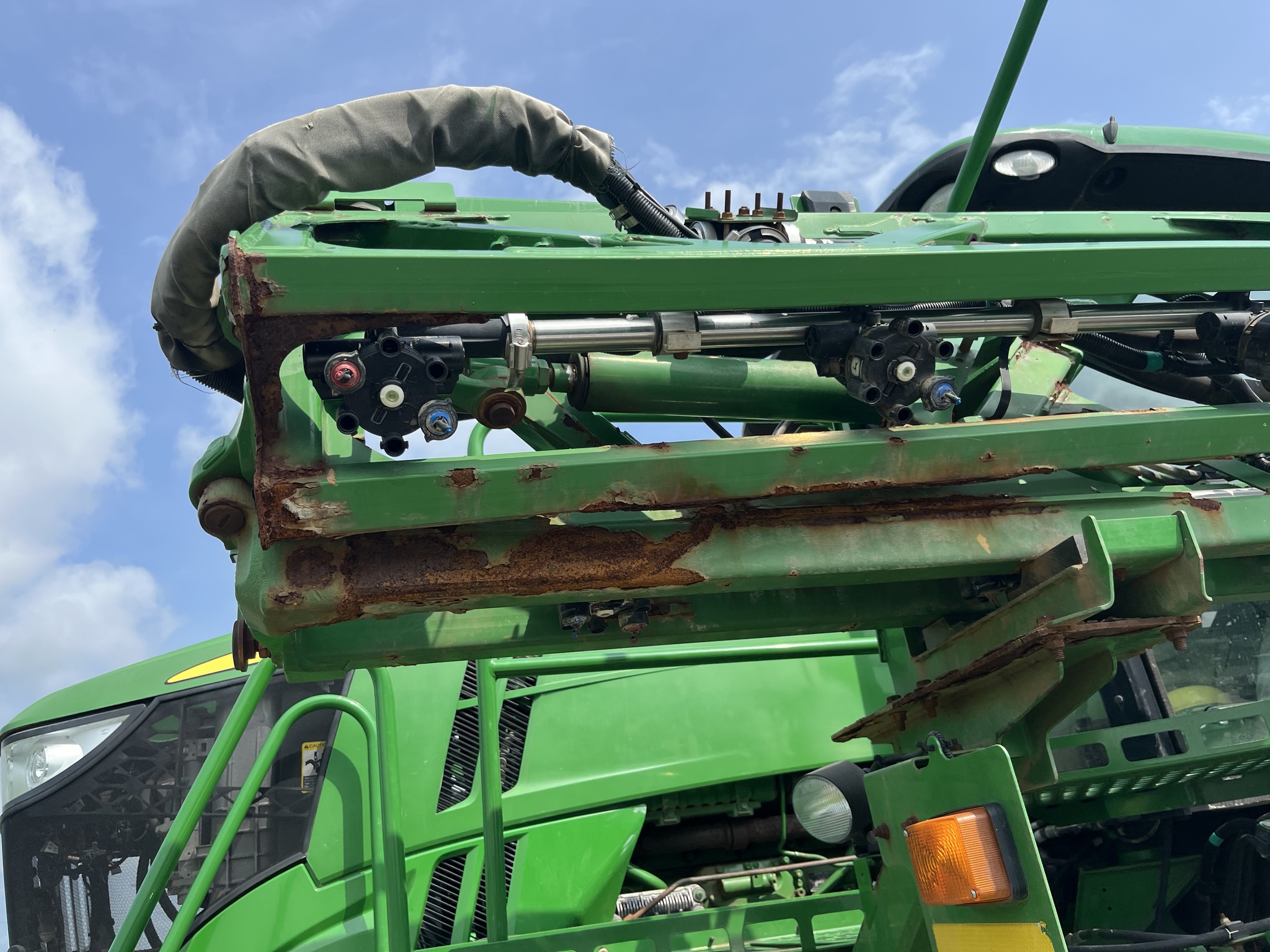 2014 John Deere R4038 Image 25