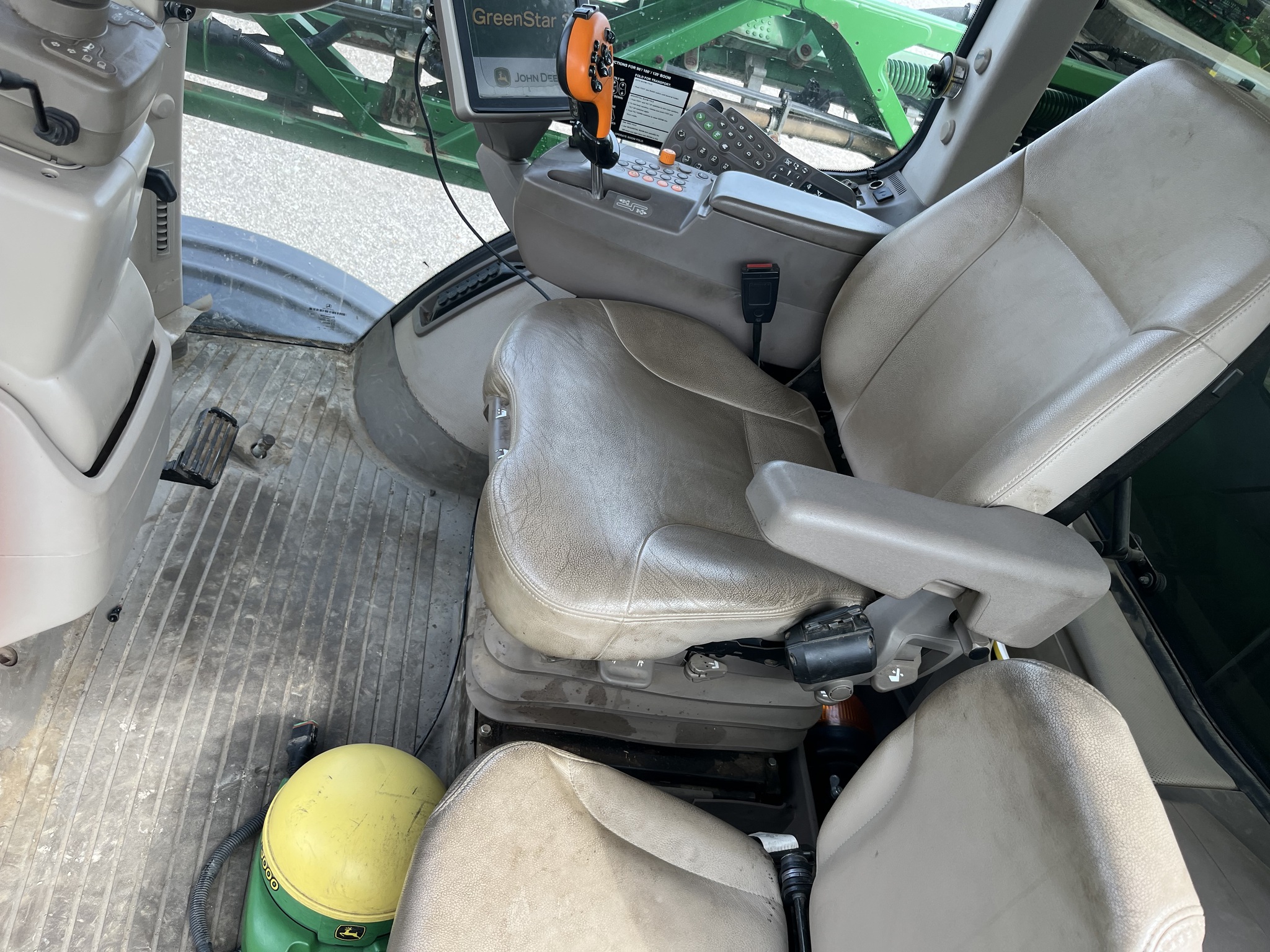 2014 John Deere R4038 Image 27
