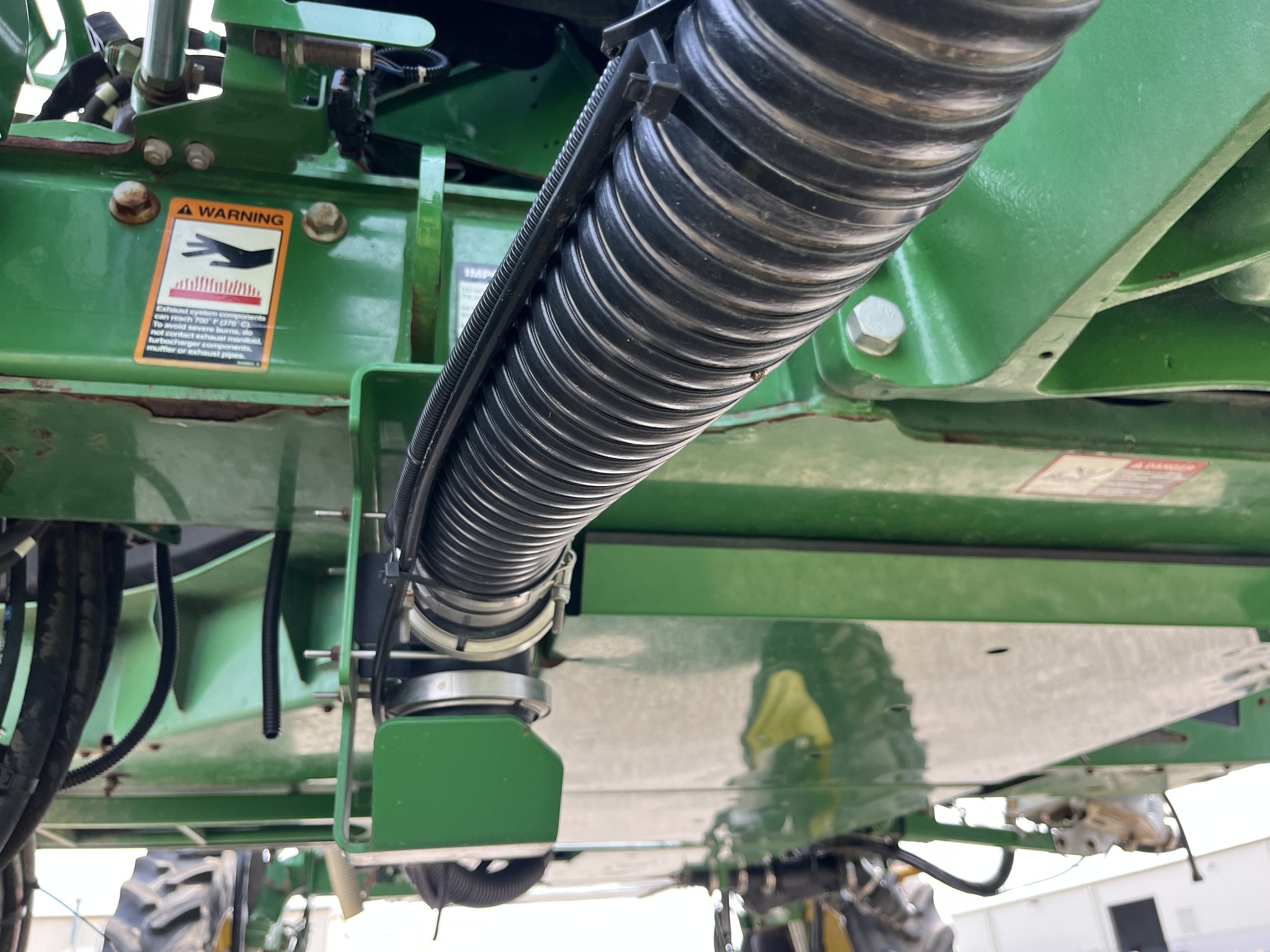 2014 John Deere R4038 Image 31
