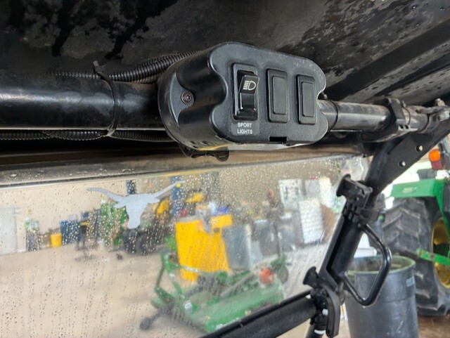 2011 John Deere XUV 550 CAMO Image 12