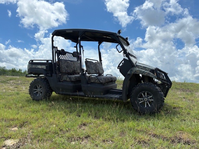 2011 John Deere XUV 550 CAMO Image 1