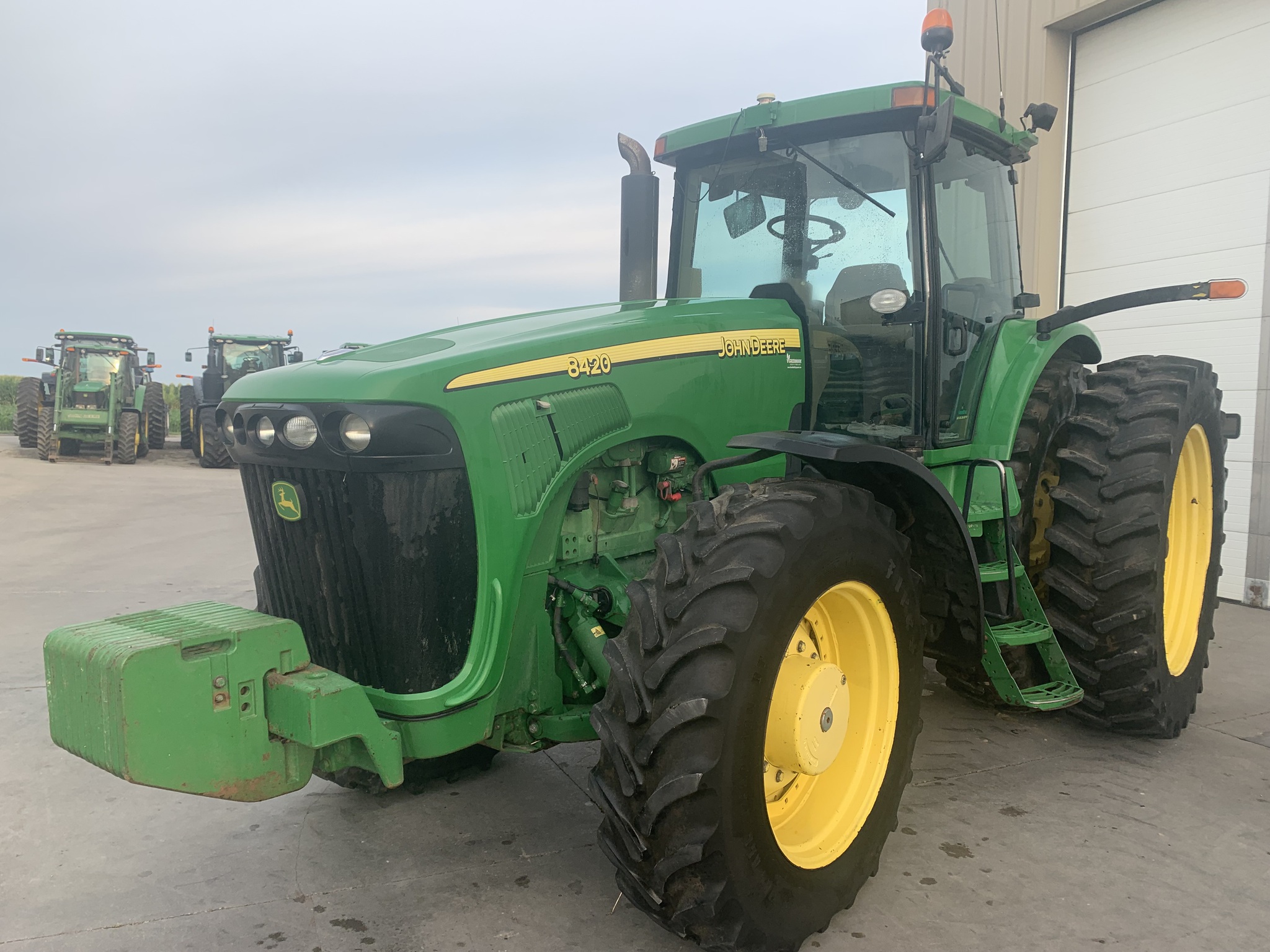 2004 John Deere 8420 Image 2