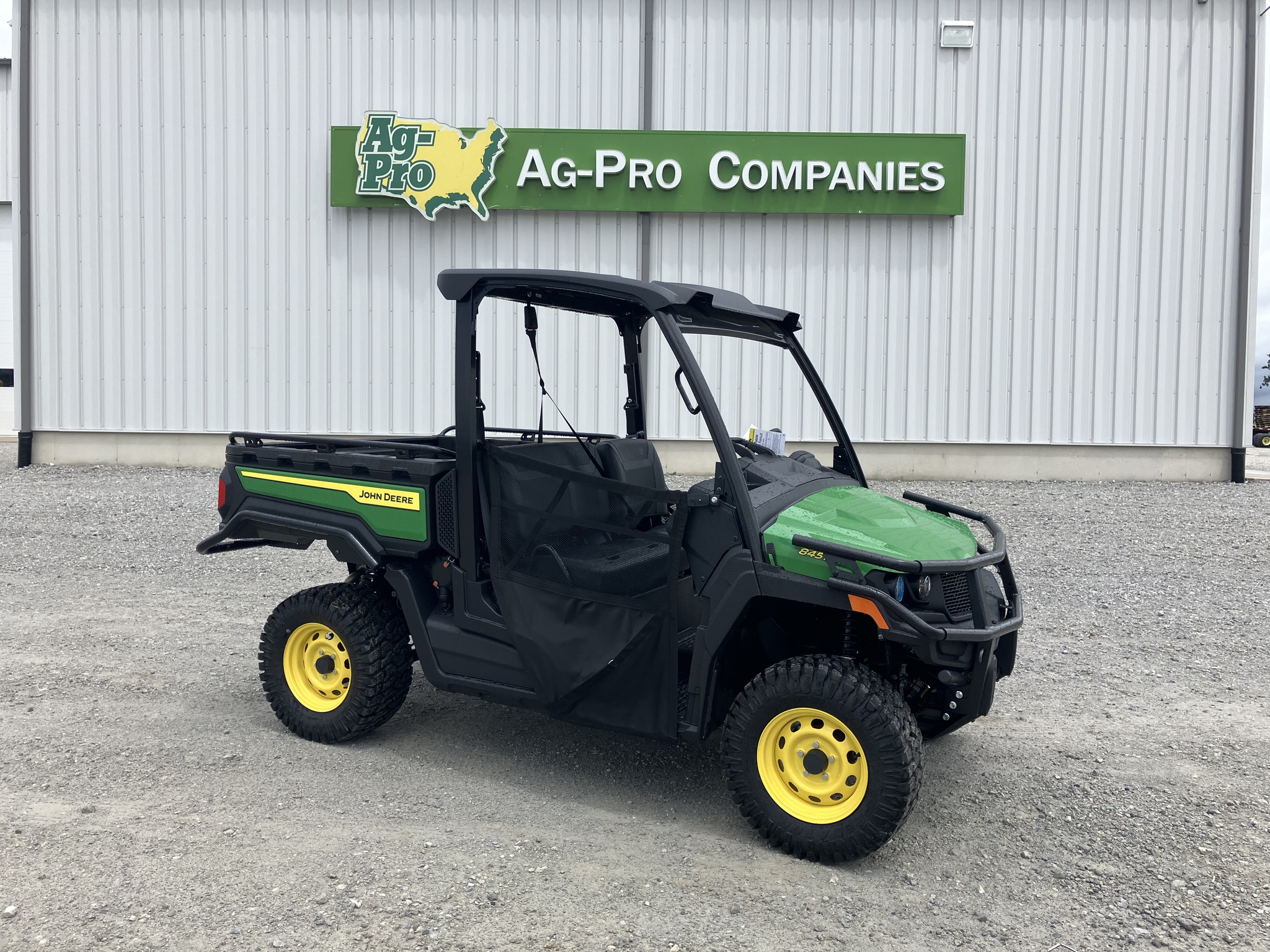 2025 John Deere GATOR XUV 845M Image 1