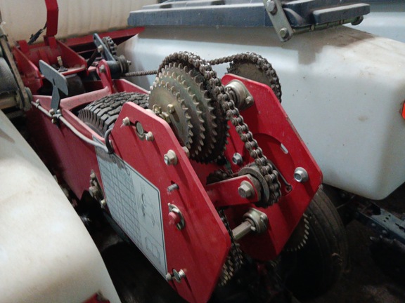 2013 White 8200 - Photo6