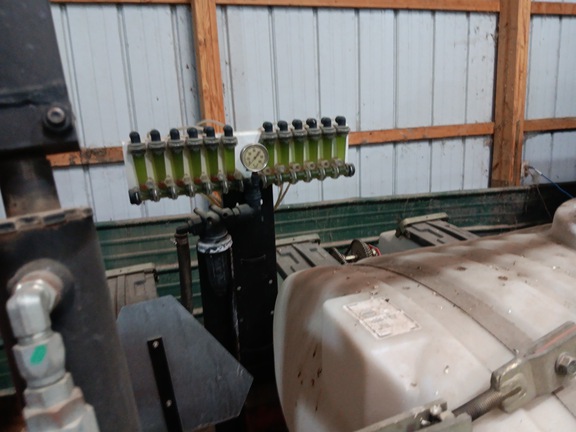 2013 White 8200 - Photo8