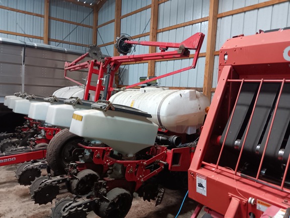 2013 White 8200 - Photo3