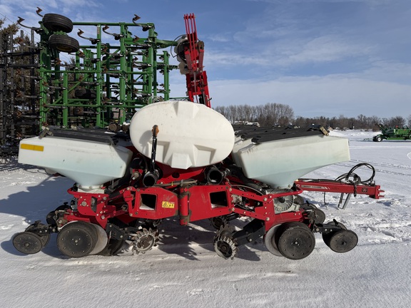 2013 White 8200 - Photo2