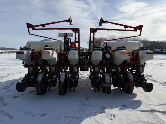 2013 White 8200 - Photo4