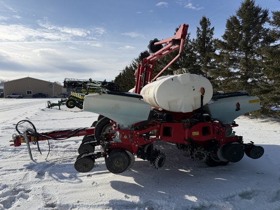 2013 White 8200 - Photo6