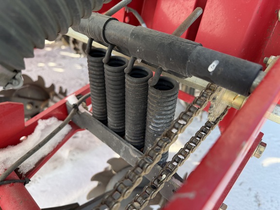 2013 White 8200 - Photo13