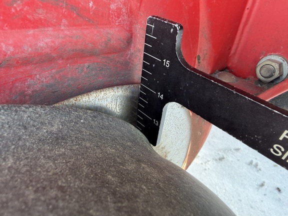 2013 White 8200 - Photo15