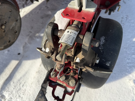 2013 White 8200 - Photo17