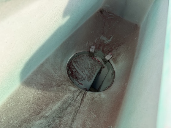 2013 White 8200 - Photo18