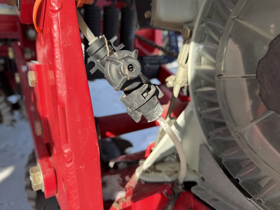 2013 White 8200 - Photo19