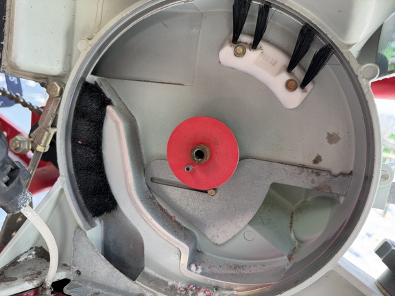 2013 White 8200 - Photo20