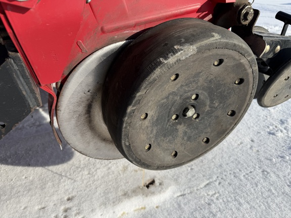 2013 White 8200 - Photo24