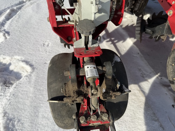 2013 White 8200 - Photo27