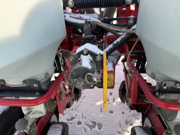 2013 White 8200 - Photo28