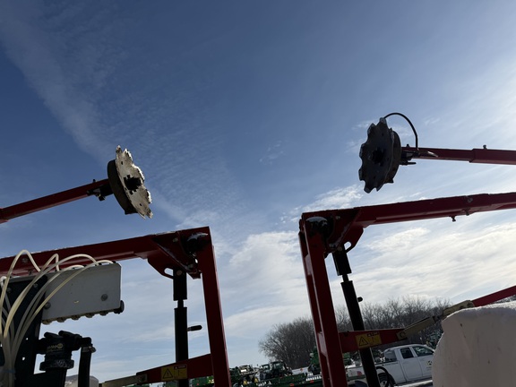 2013 White 8200 - Photo29