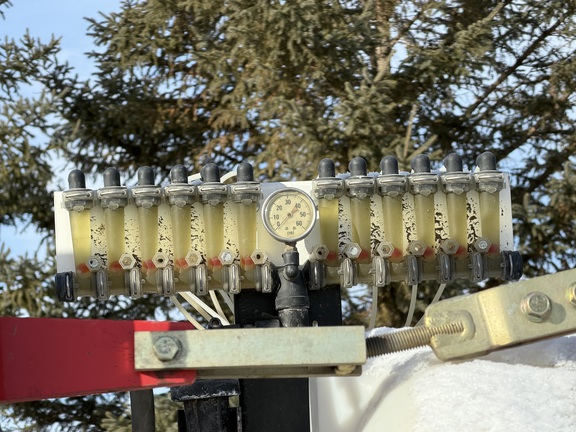 2013 White 8200 - Photo31