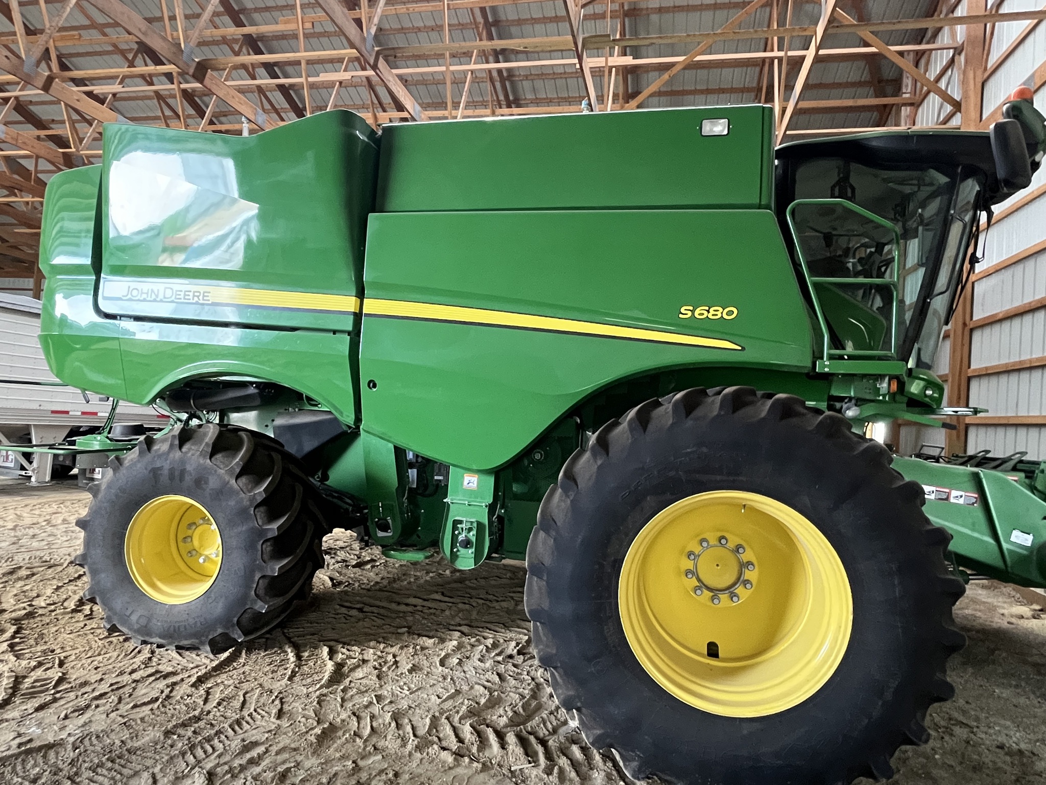 2017 John Deere S680 Image 1