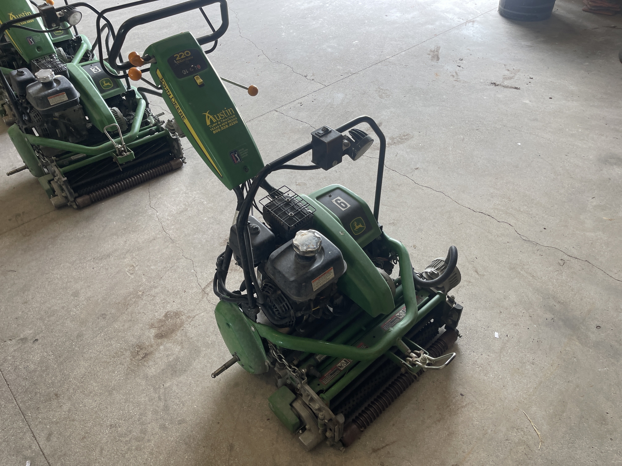 2021 John Deere 220E Image 5