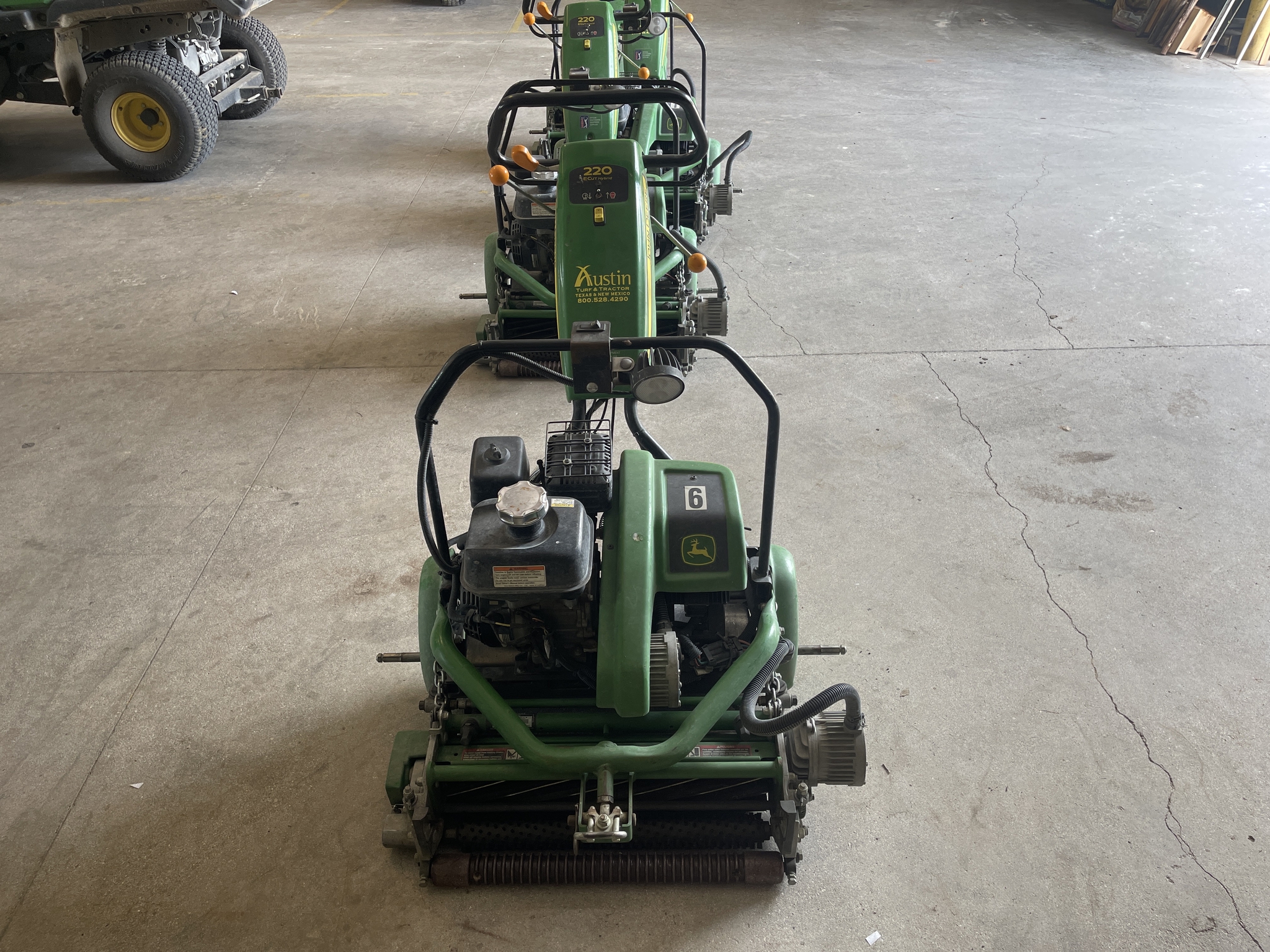 2021 John Deere 220E Image 4