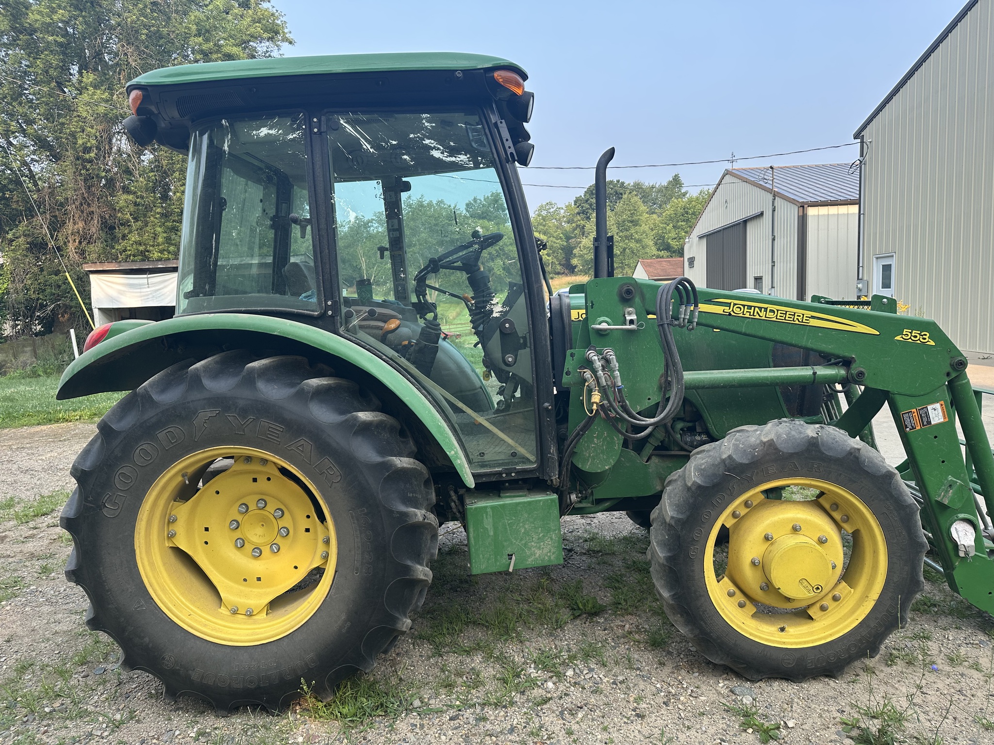 2013 John Deere 5075E Image 2