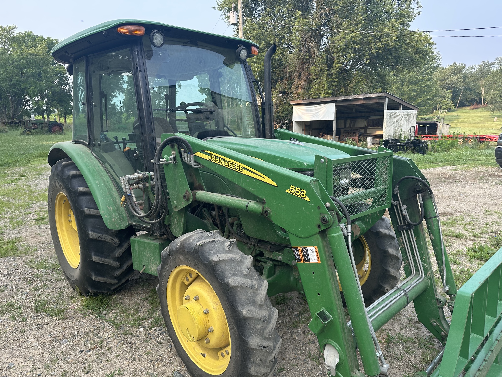 2013 John Deere 5075E Image 1