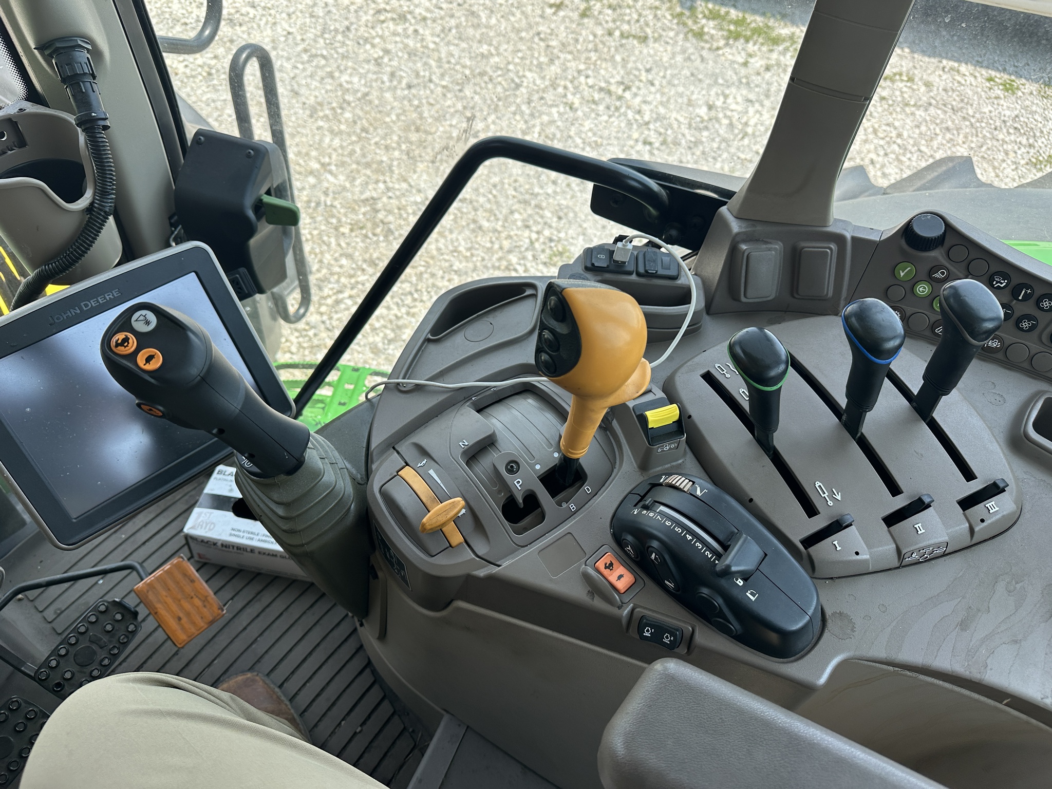 2021 John Deere 6155M Image 8