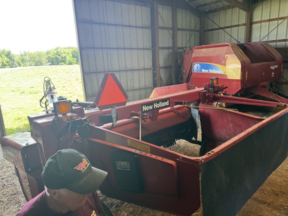 Photo of 2005 New Holland 1410