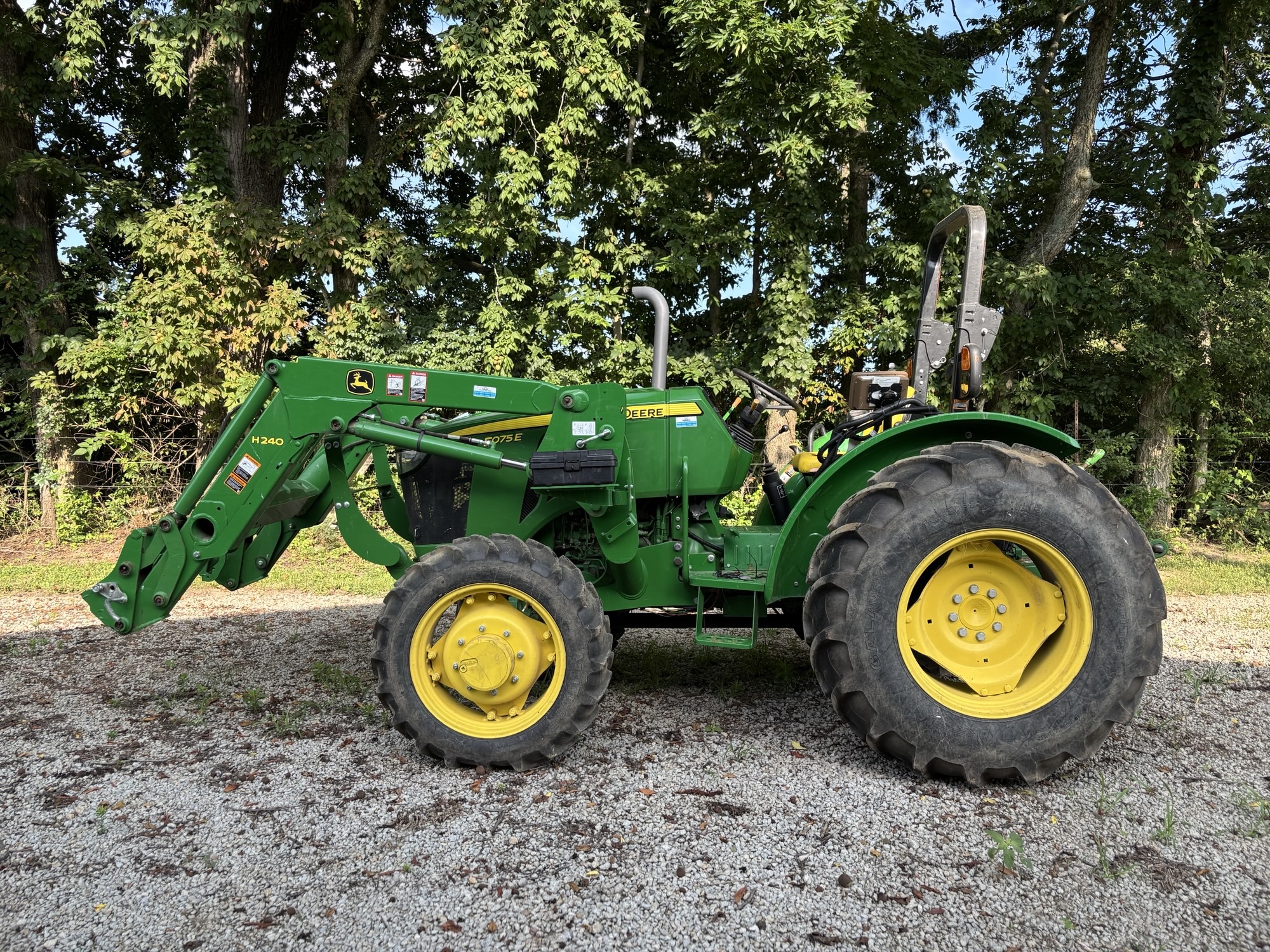 Used 2017 John Deere 5075E Utility Tractors at Koenig Equipment in Lebanon, OH - PhotoXL1