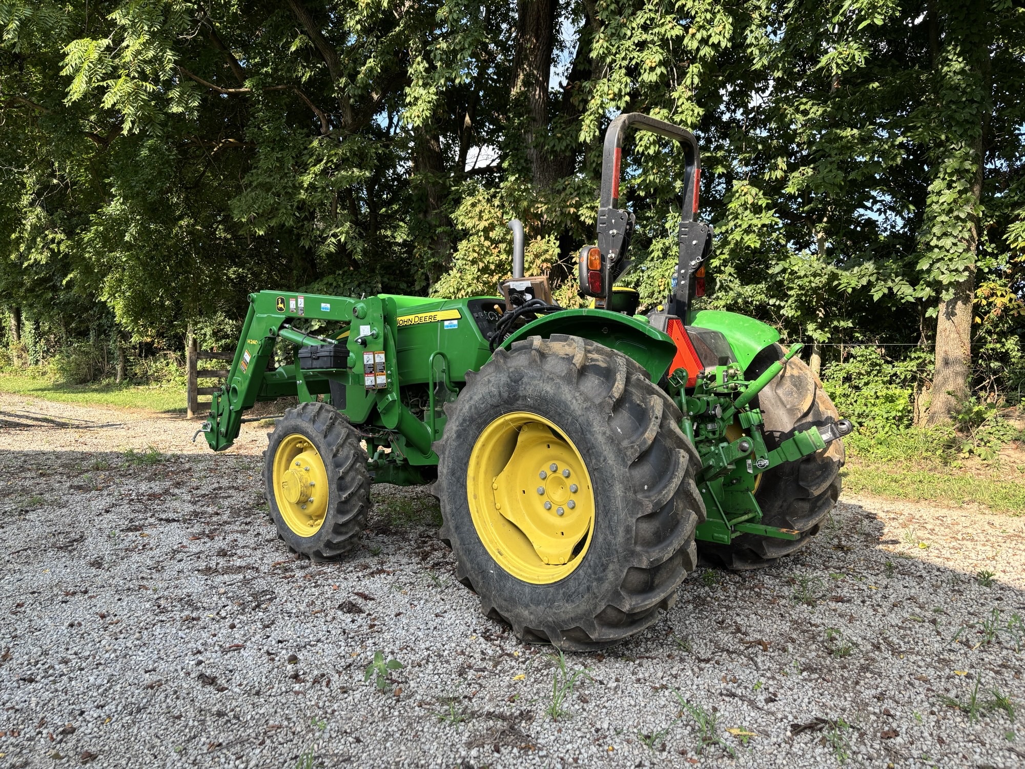 Used 2017 John Deere 5075E Utility Tractors at Koenig Equipment in Lebanon, OH - PhotoXL3