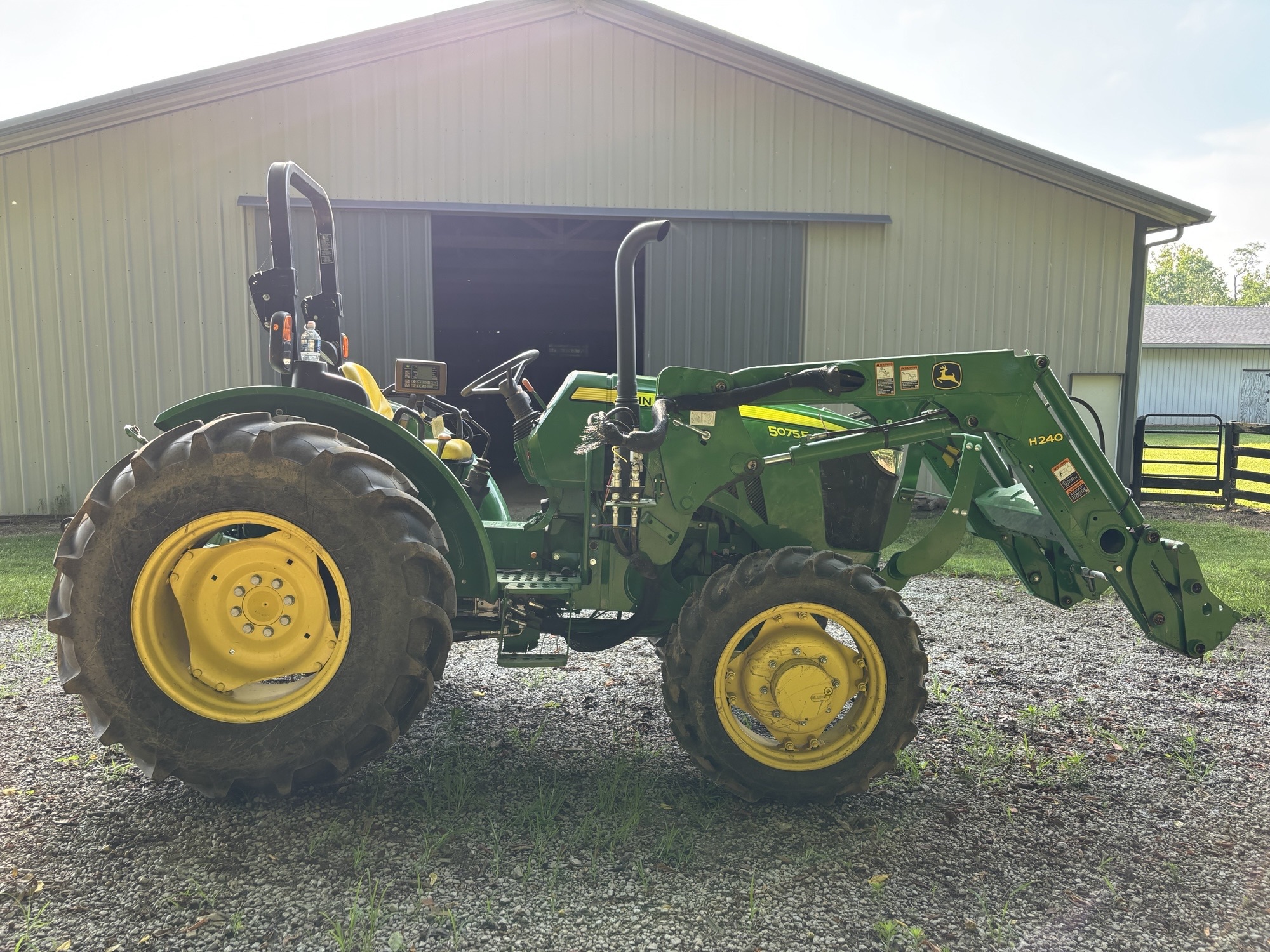 Used 2017 John Deere 5075E Utility Tractors at Koenig Equipment in Lebanon, OH - PhotoXL2