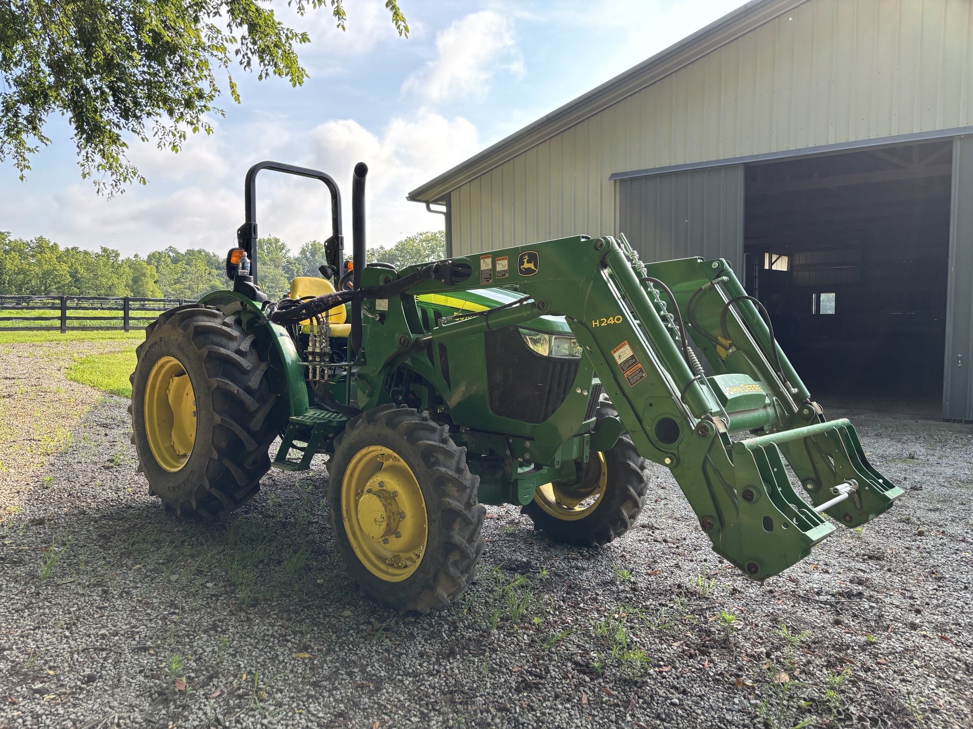 Used 2017 John Deere 5075E Utility Tractors at Koenig Equipment in Lebanon, OH - PhotoXL5