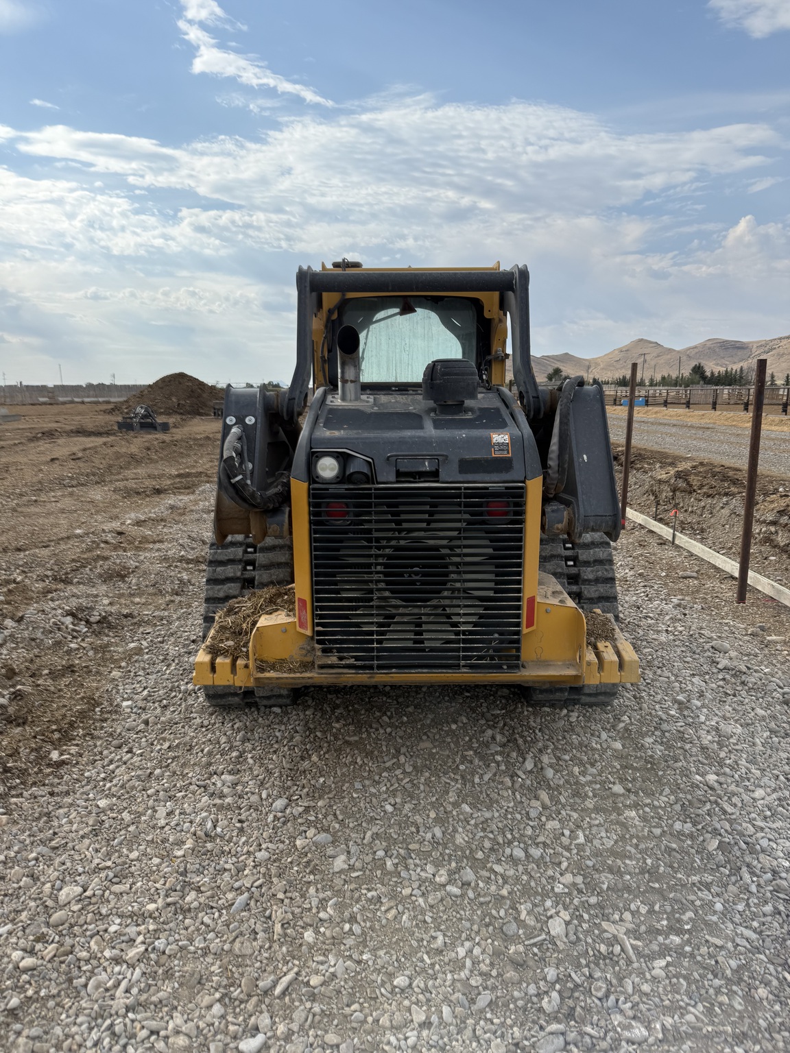 2024 John Deere 325G Image 3