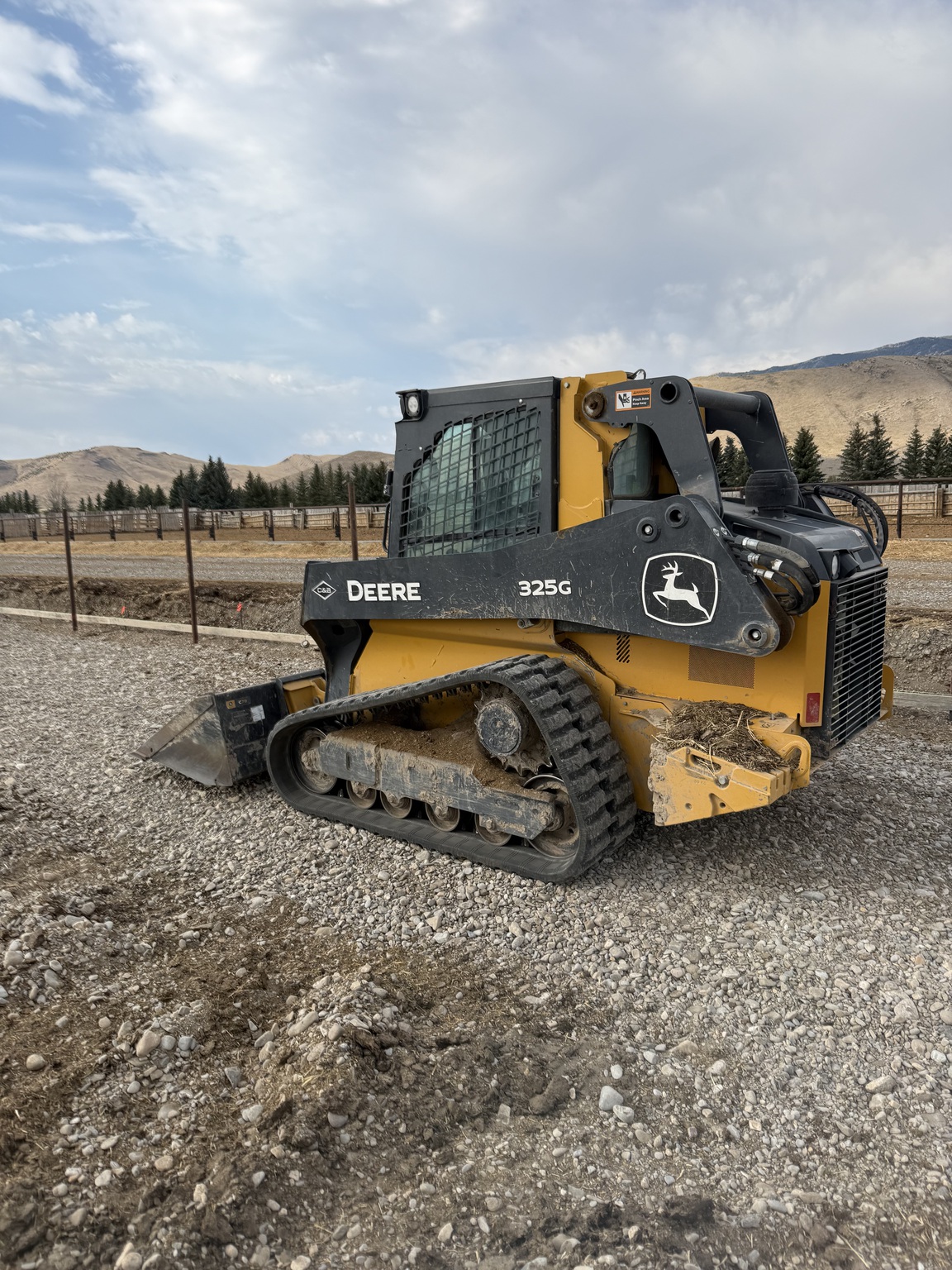 2024 John Deere 325G Image 4