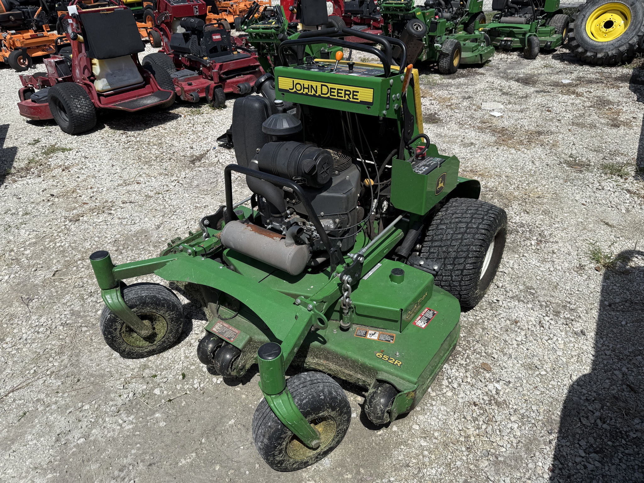 2023 John Deere 652R Image 1