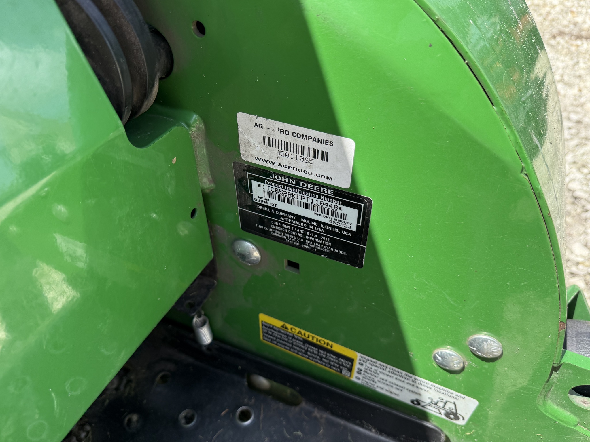 2023 John Deere 652R Image 6