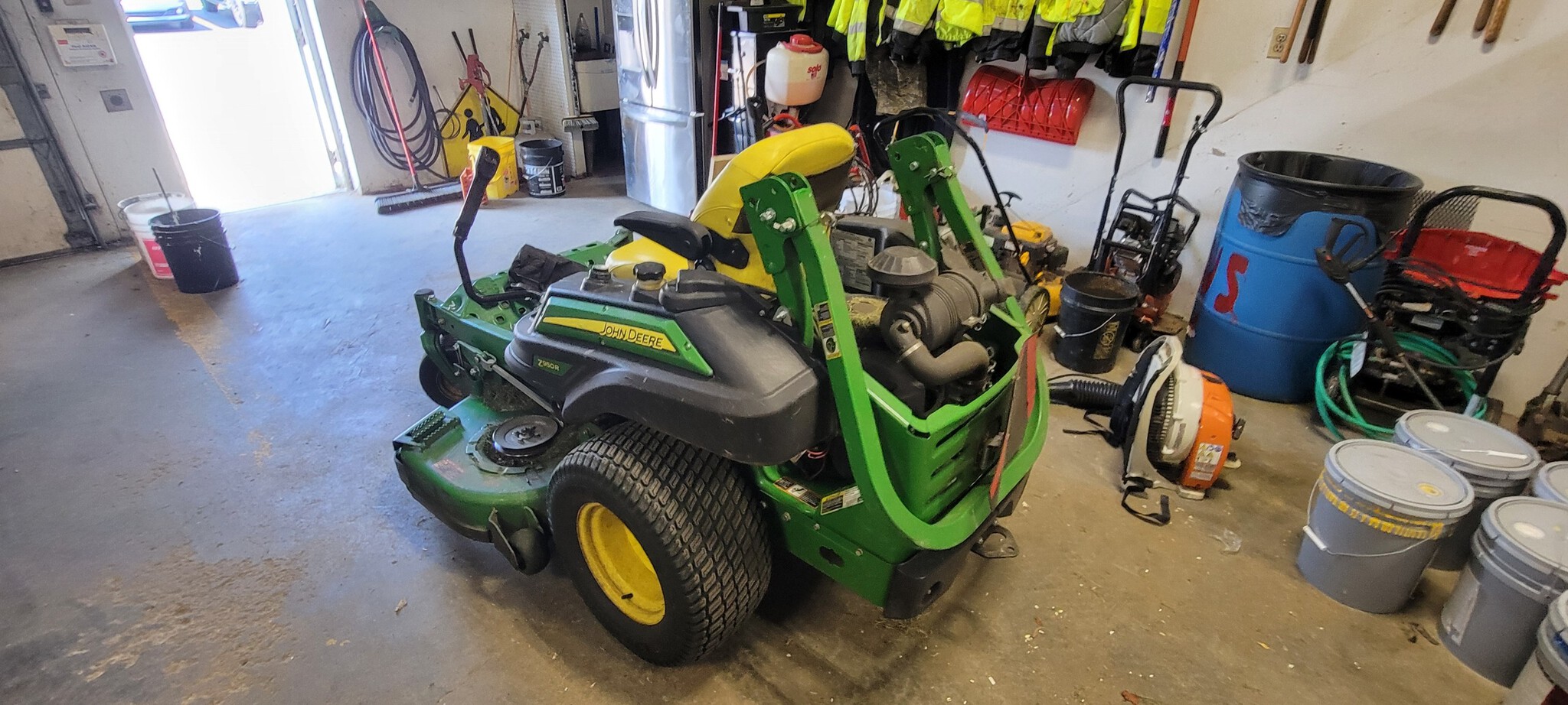 2016 John Deere Z950R Image 2