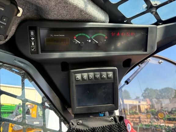 2023 John Deere 333G Photo 9