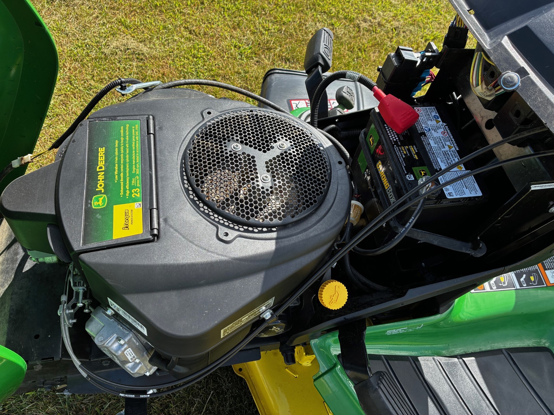 2021 John Deere X384 Image 10