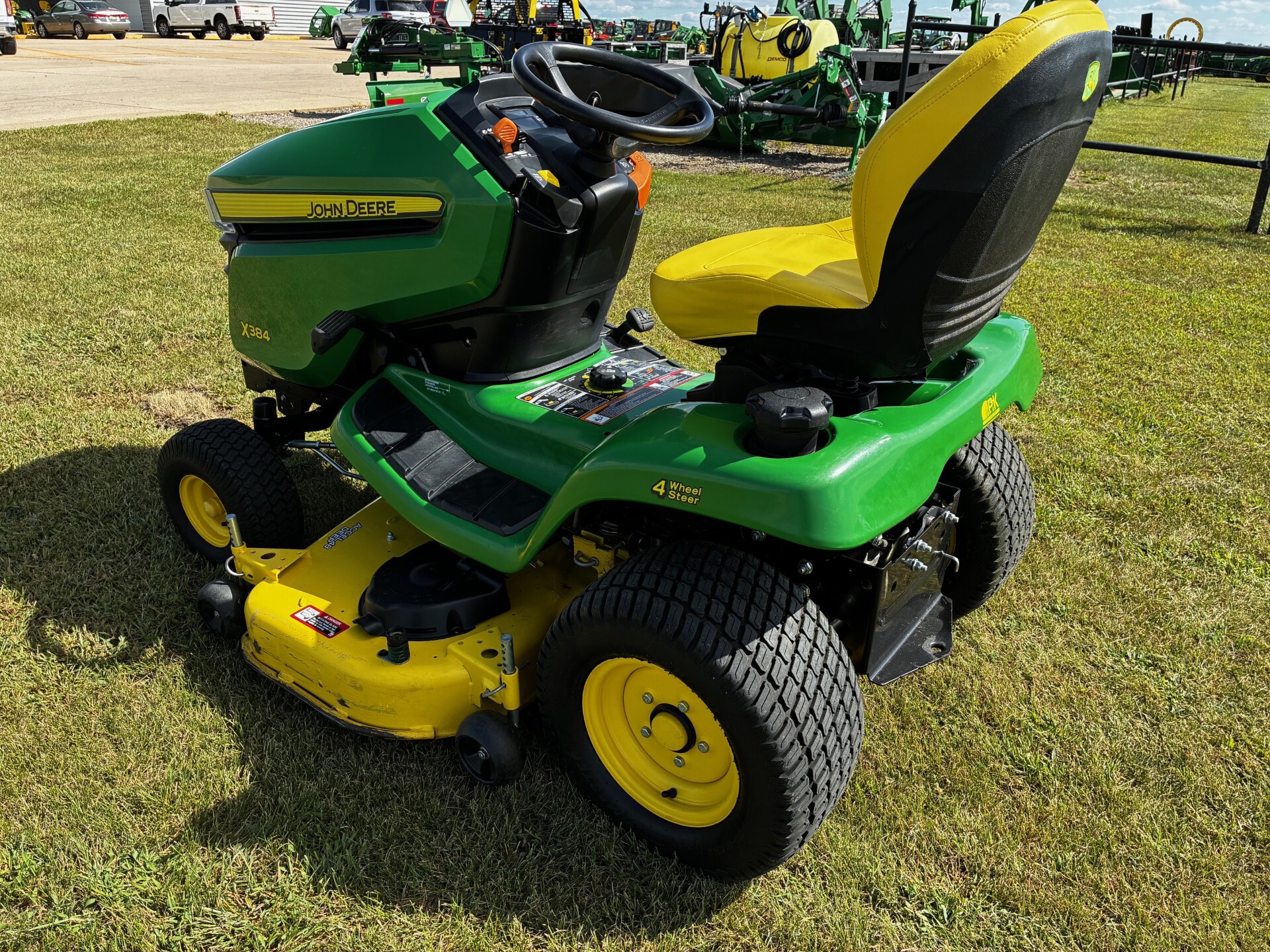 2021 John Deere X384 Image 3