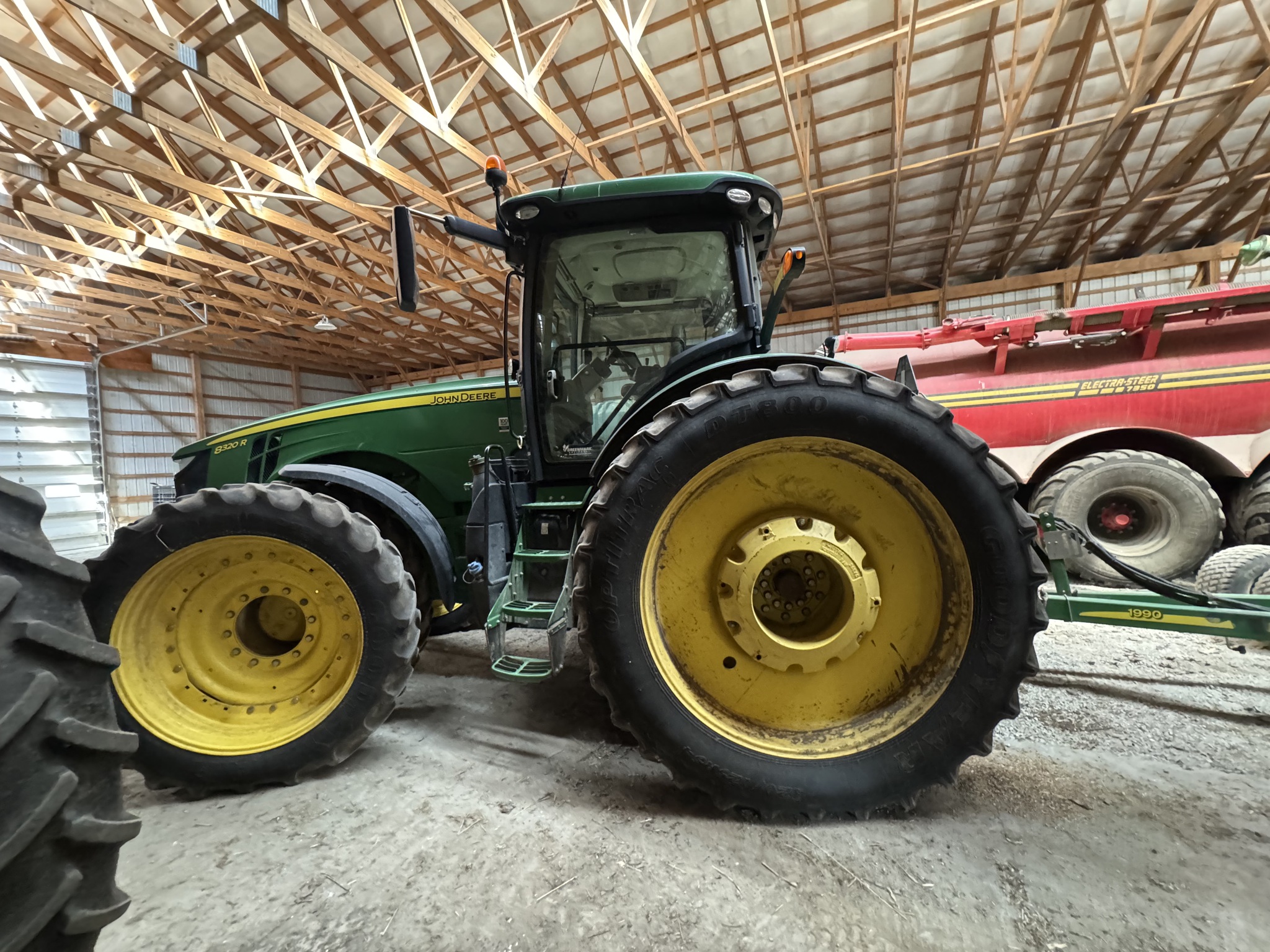 2018 John Deere 8320R Image 1