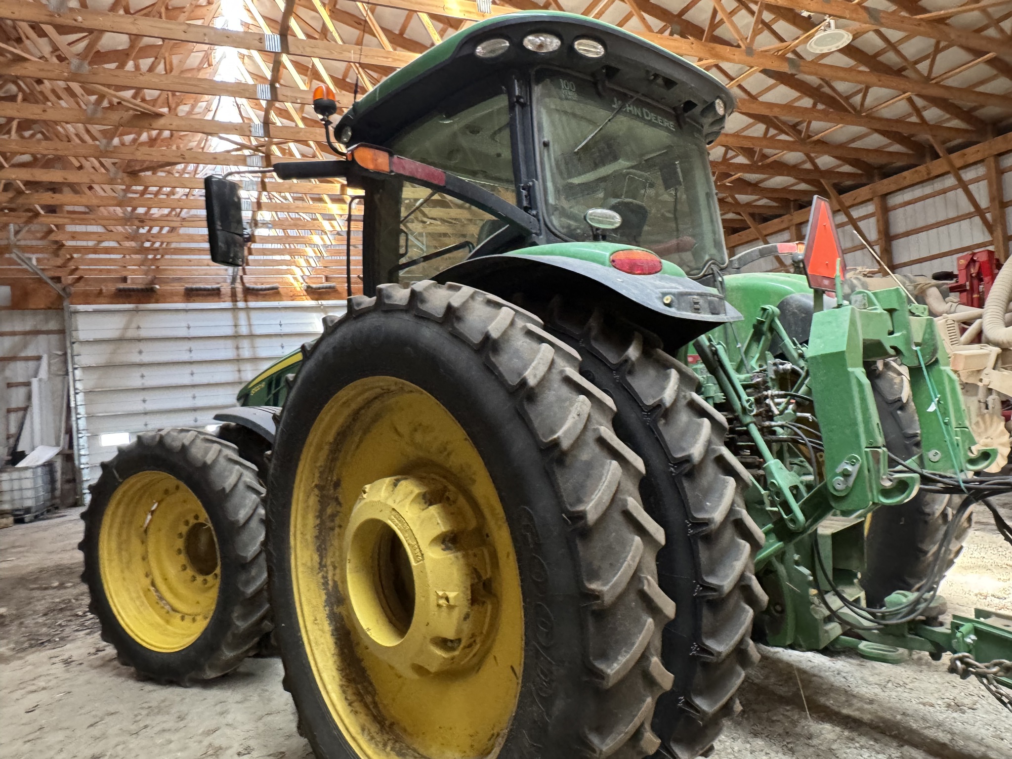 2018 John Deere 8320R Image 2