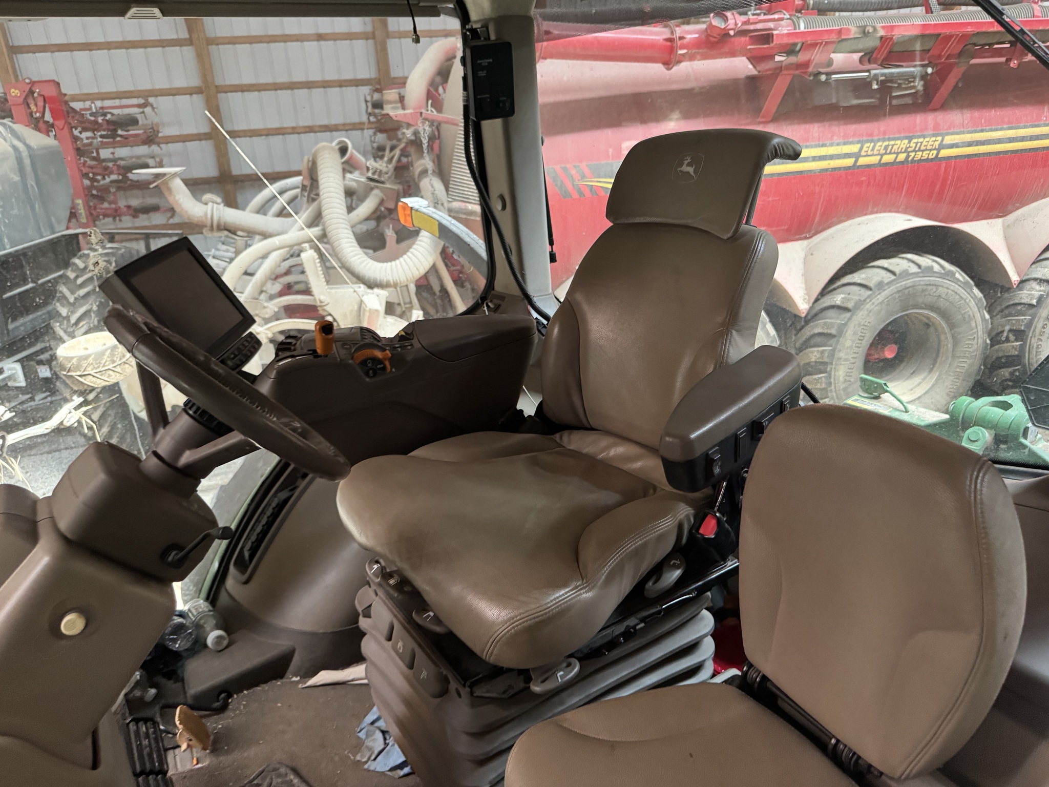 2018 John Deere 8320R Image 5