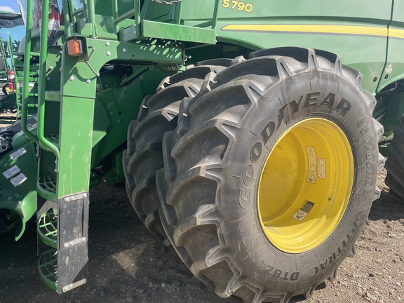 Used 2020 John Deere S790 Combines at Horizon Ag & Turf in Vermilion, AB - Photo11