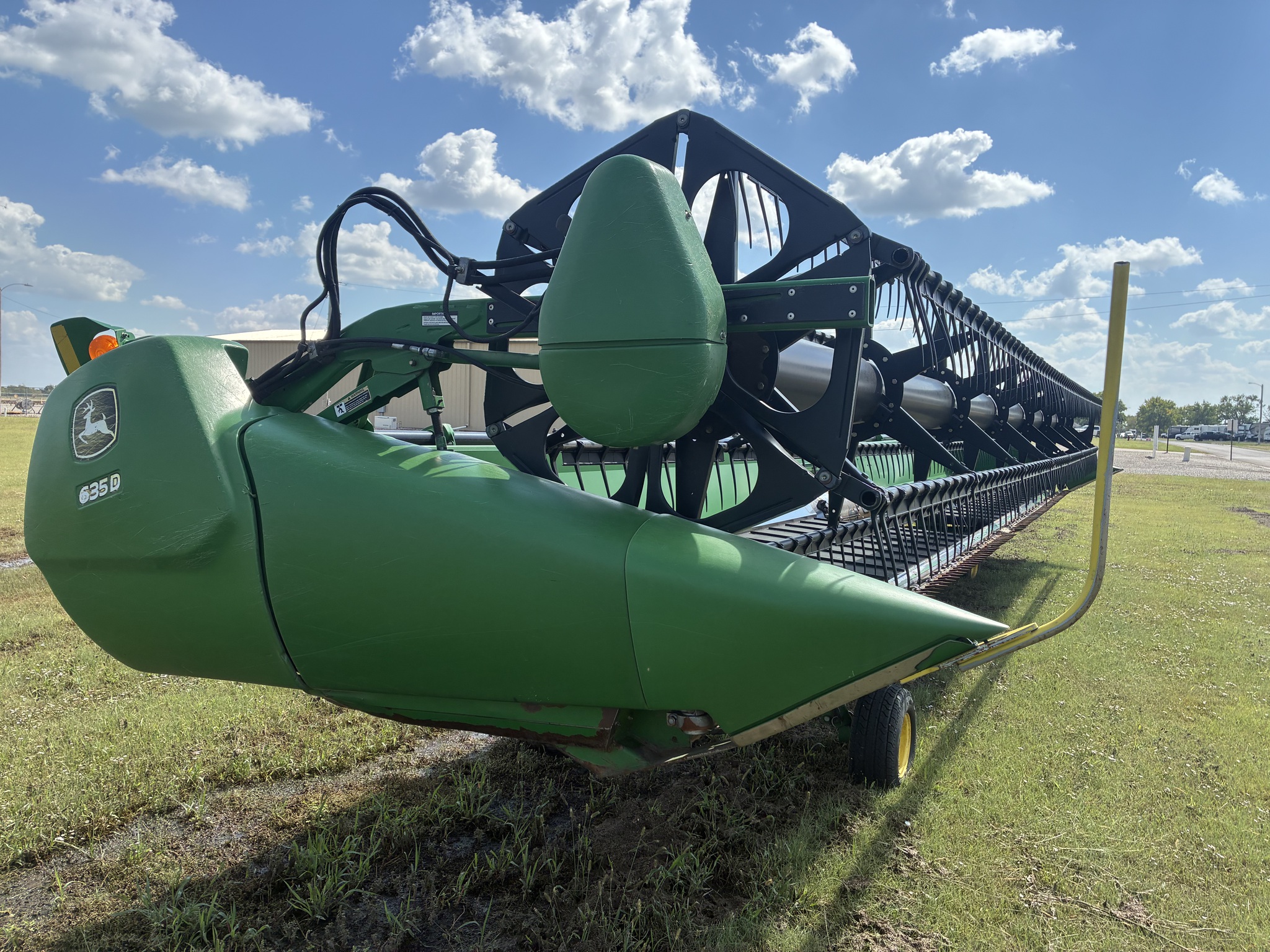 2009 John Deere 635D Image 2