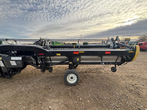 Used 2023 MacDon FD245 Combine Platforms at Horizon Ag & Turf in Vermilion, AB - Photo5