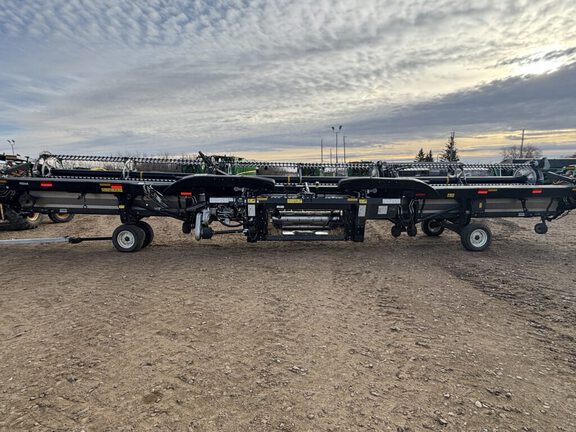 Used 2023 MacDon FD245 Combine Platforms at Horizon Ag & Turf in Vermilion, AB - Photo2